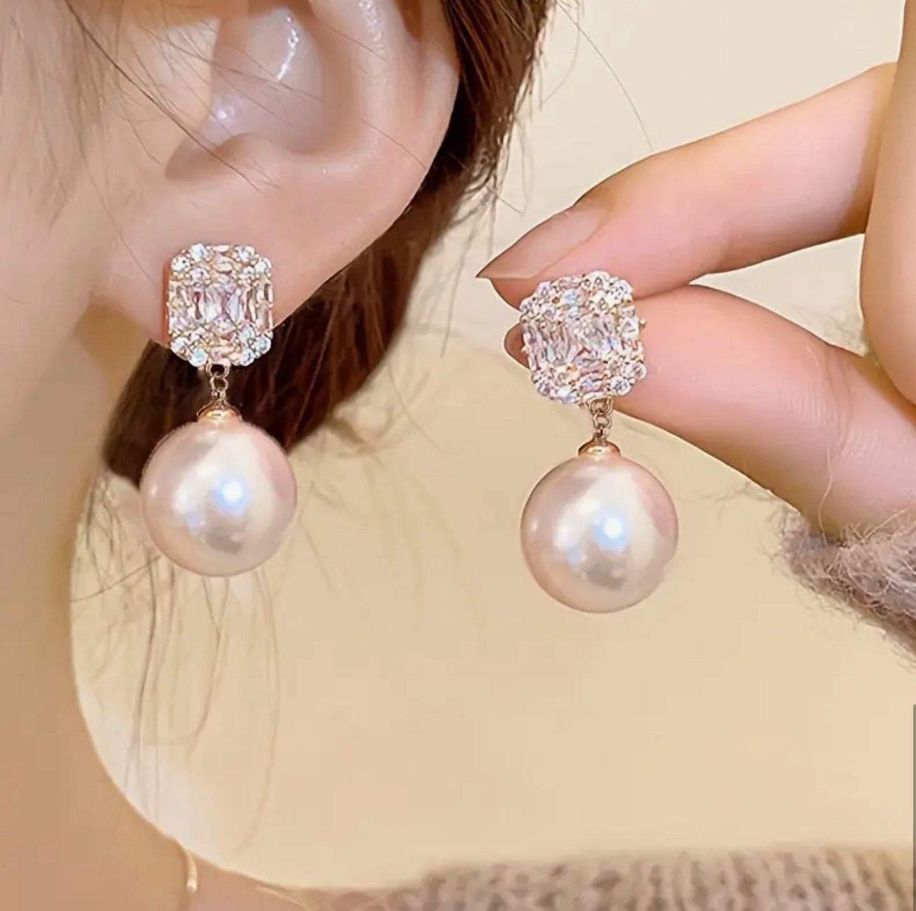 Pair of Fashionable and Elegant French Style Imitation Pearl Earrings with Metal Inlay - Rose Gold image