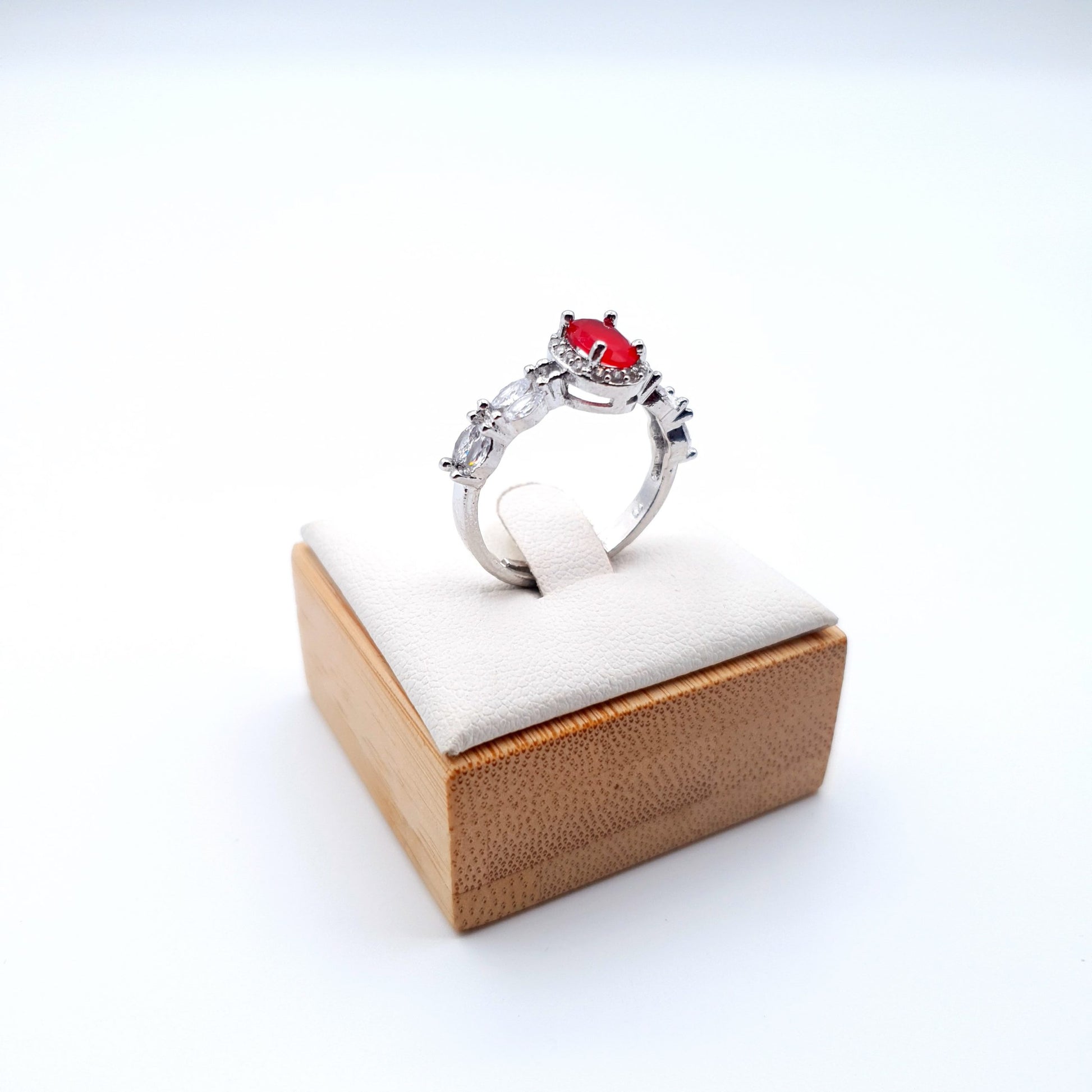 A versatile adjustable ring that fits perfectly, adding elegance to any style image 3