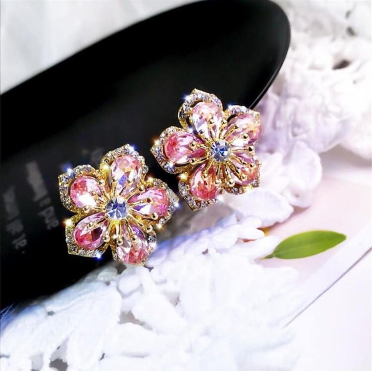 Flower Stud Earrings With Shiny Rhinestone image 4