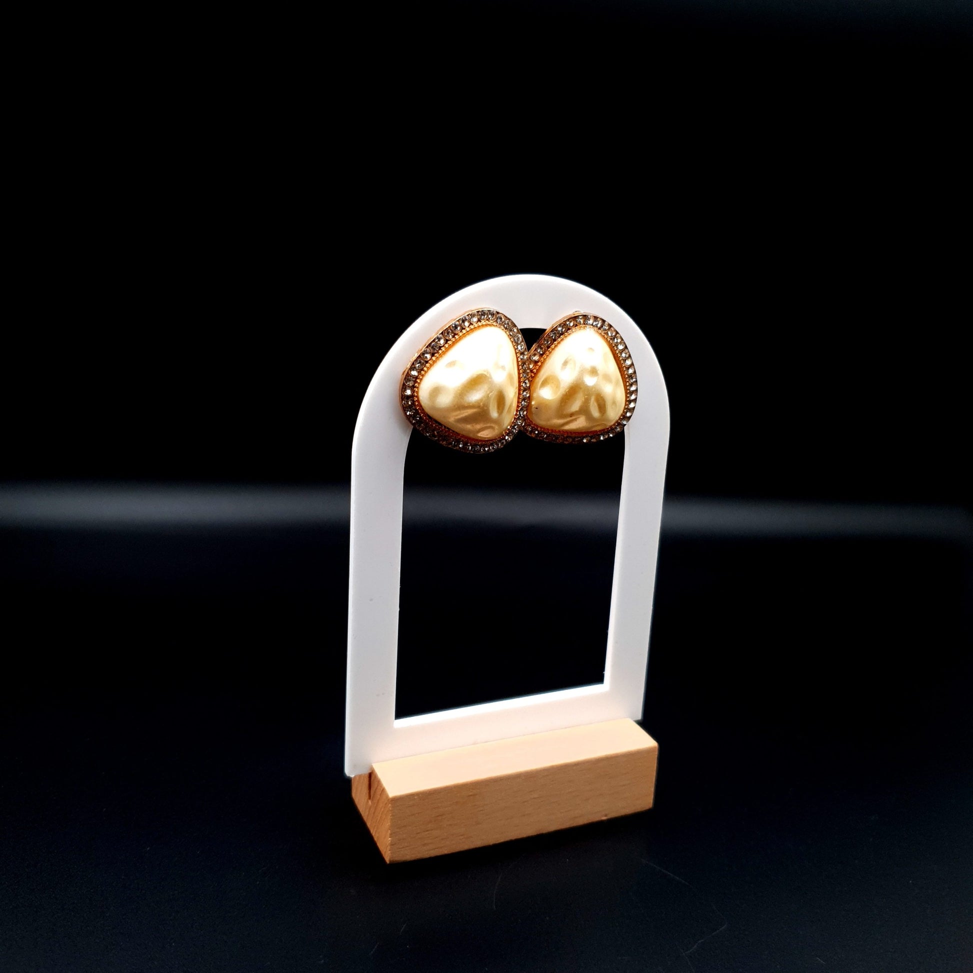 TRIANGLE MOUNT PEARL STUD image 1