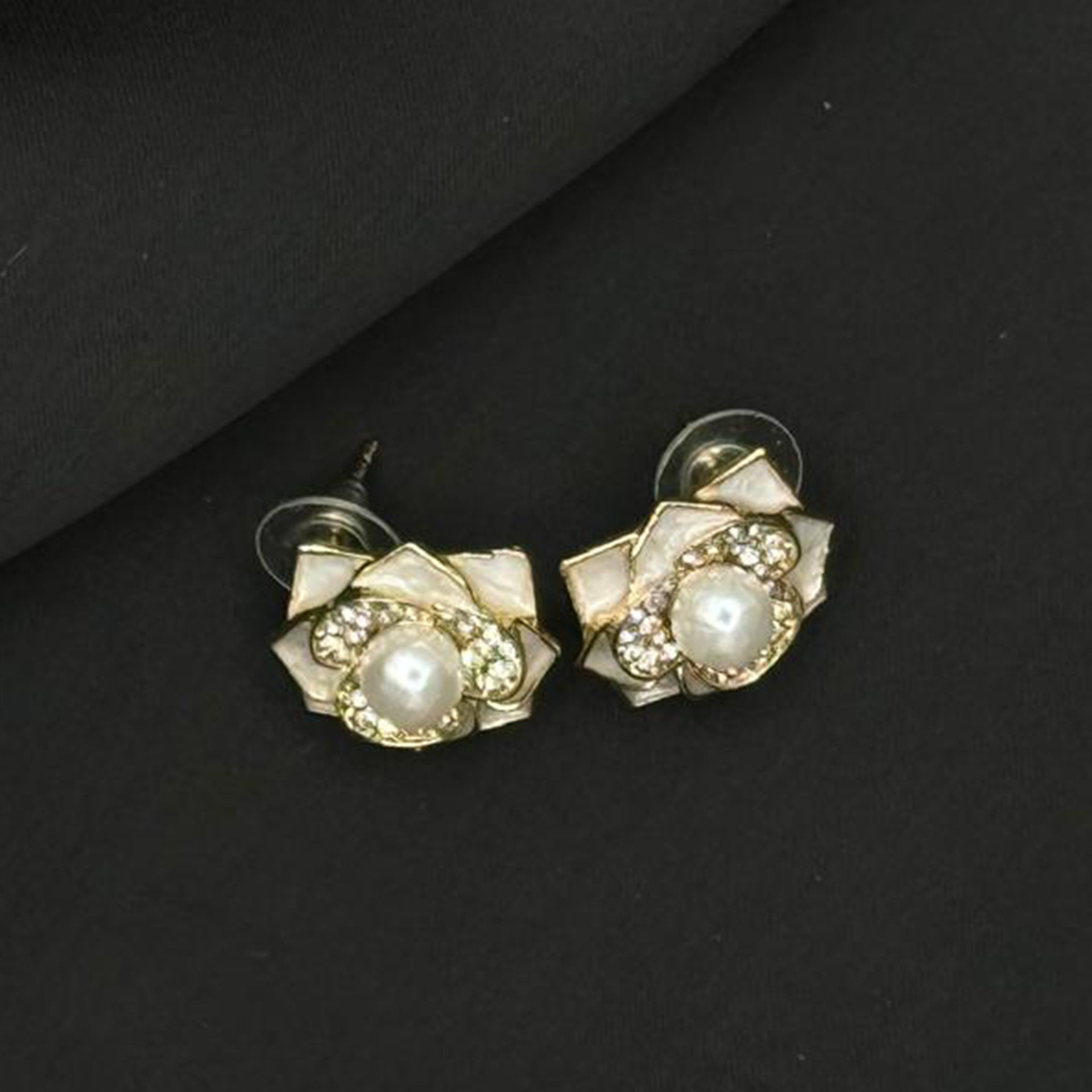 PEARL FLOWER EAR image 2