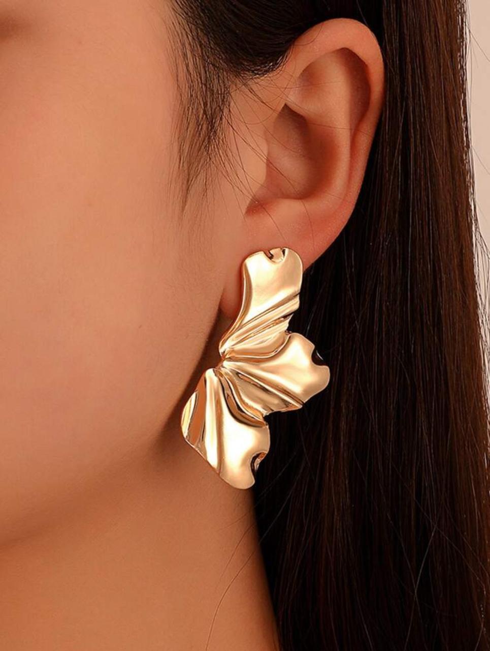 FASHIONABLE FLOWER DÉCOR STUD image 1