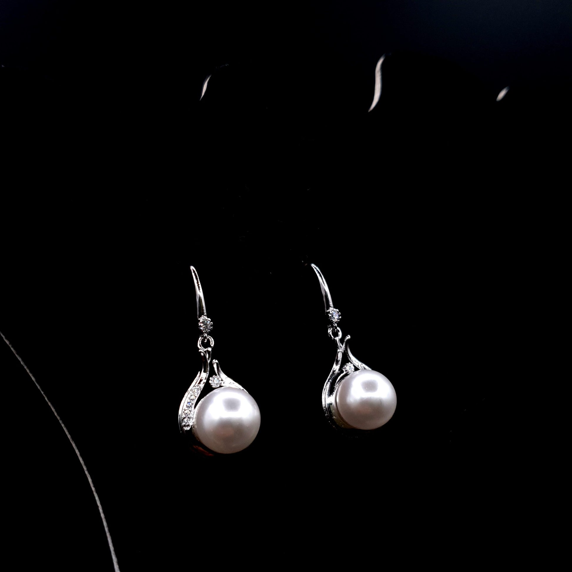 IMPORTED PEARLED PENDENT image 4