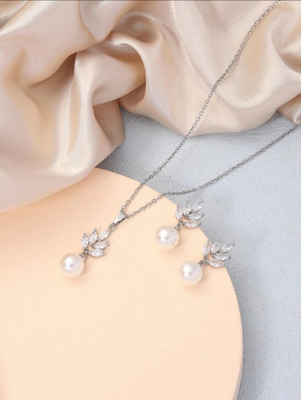 Cubic Zirconia &amp; Faux Pearl Decor Necklace Set image 2