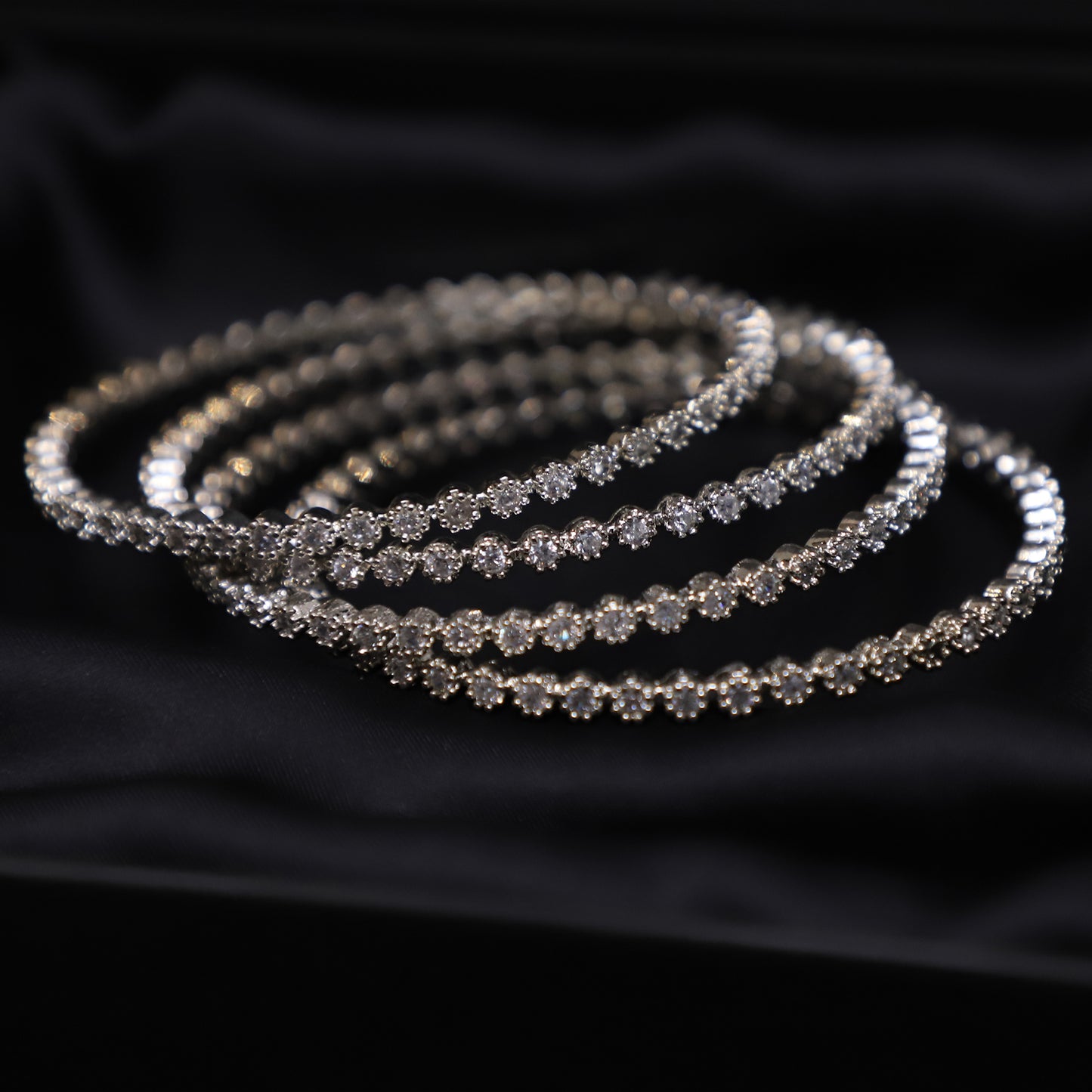 04 PIECES SILVER TRENDY image 1