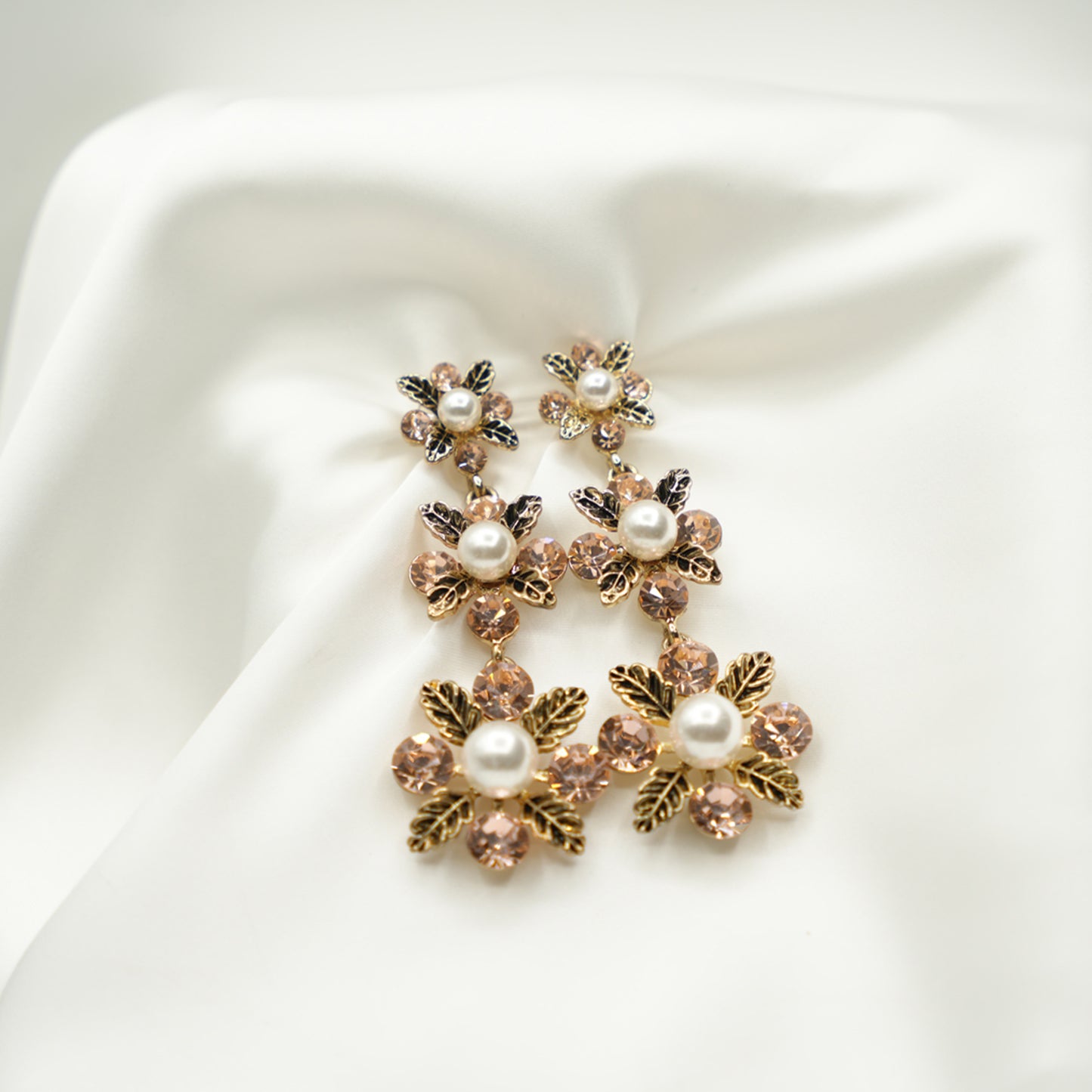 THREE FLOWER LAYER PEARL image 3