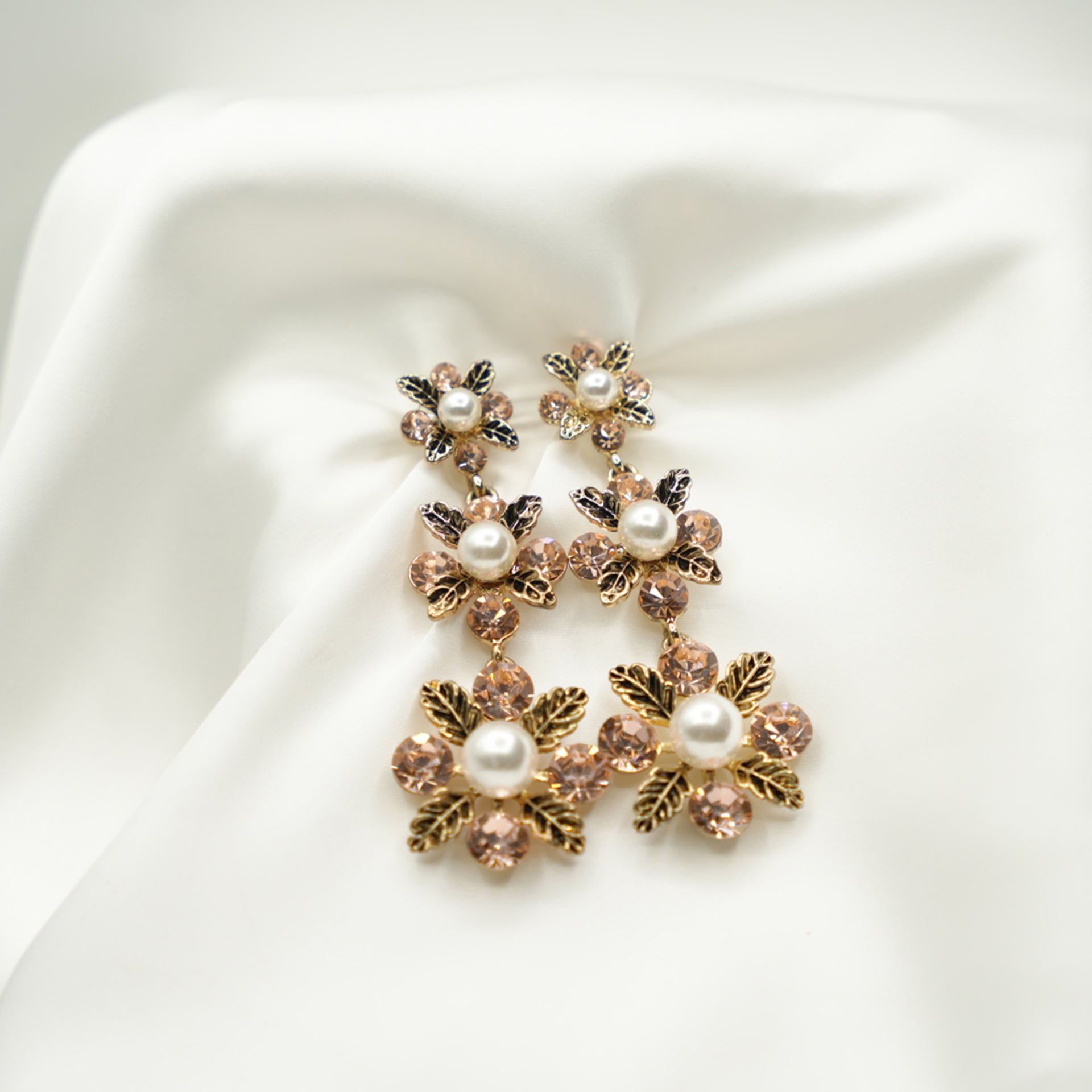 THREE FLOWER LAYER PEARL image 3