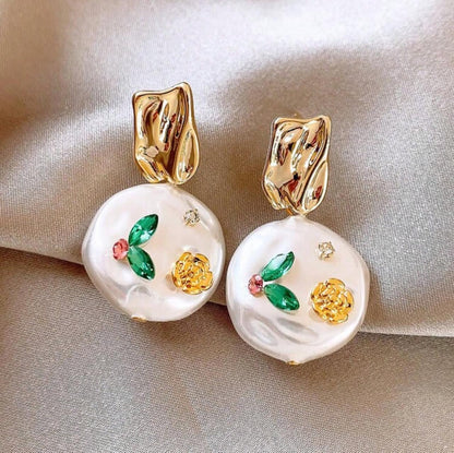 ASYMMETRICAL PEARL DROP image 1