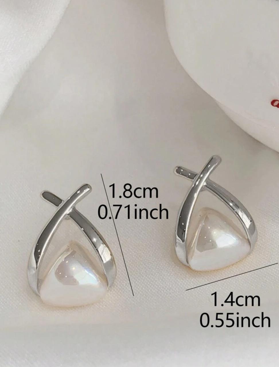 FAUX PEARL FISH SHAPED ELEGANT STUD image 4