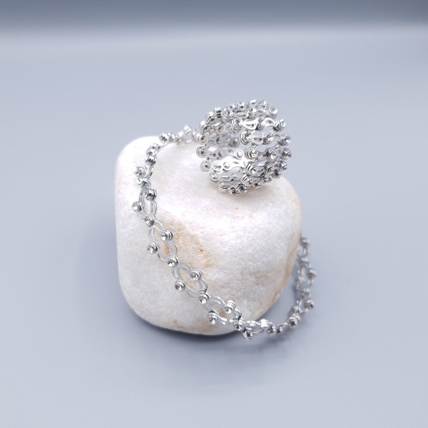 Elegant China Gold Polish Ring & Kara Set – Beaded Statement Design image 7