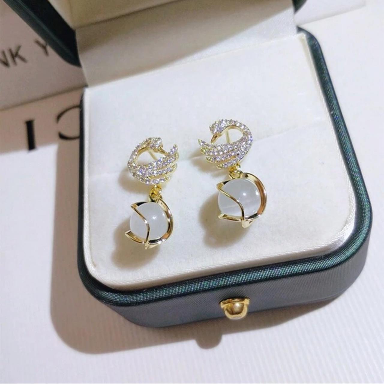 Exquisite &amp; Fashionable Creative Swan &amp; Cat Eye Pendant Earrings image 2