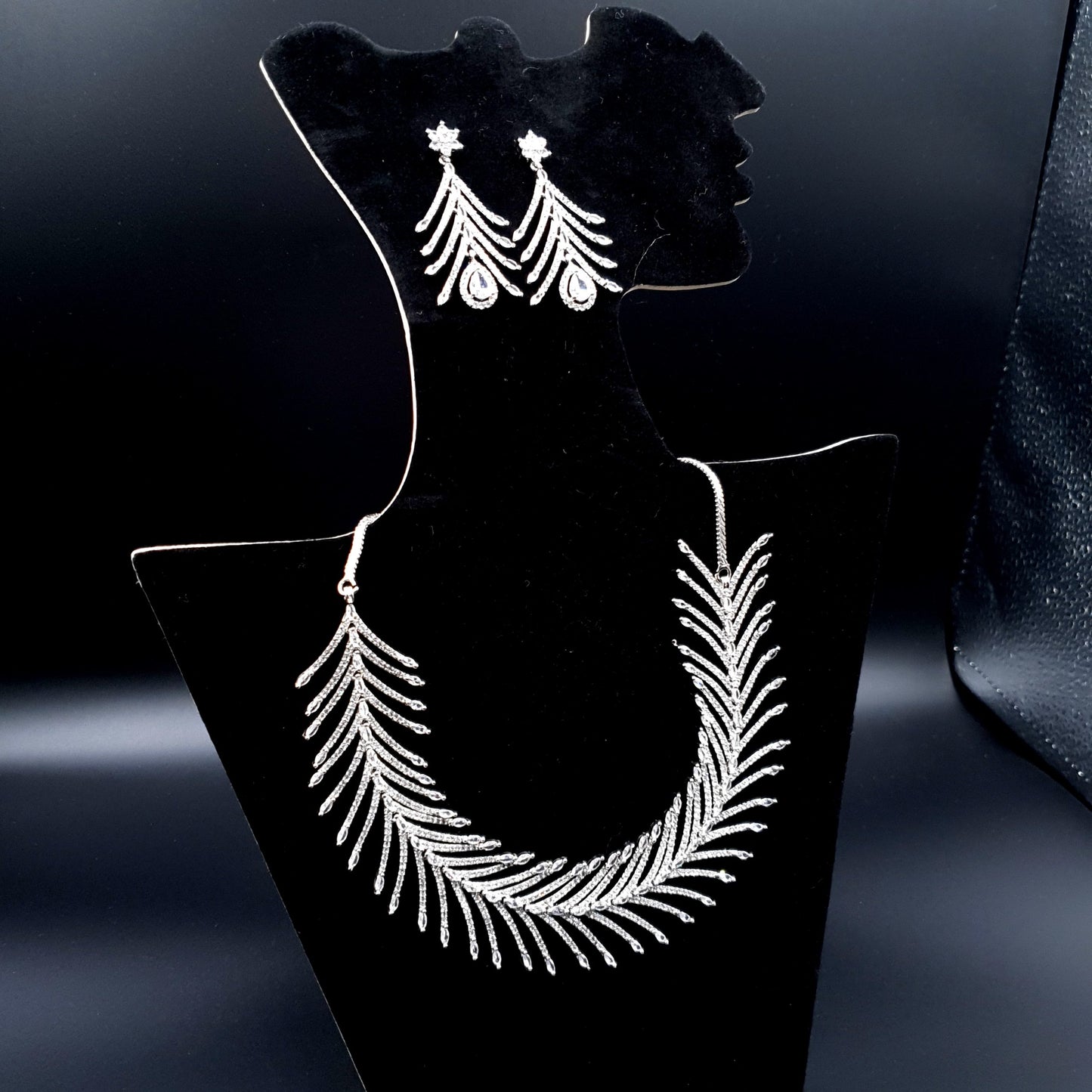 BRIDEL & PARTY WEAR SILVER NEKLACE SET (NEKLACE & EAR RINGS) image 4