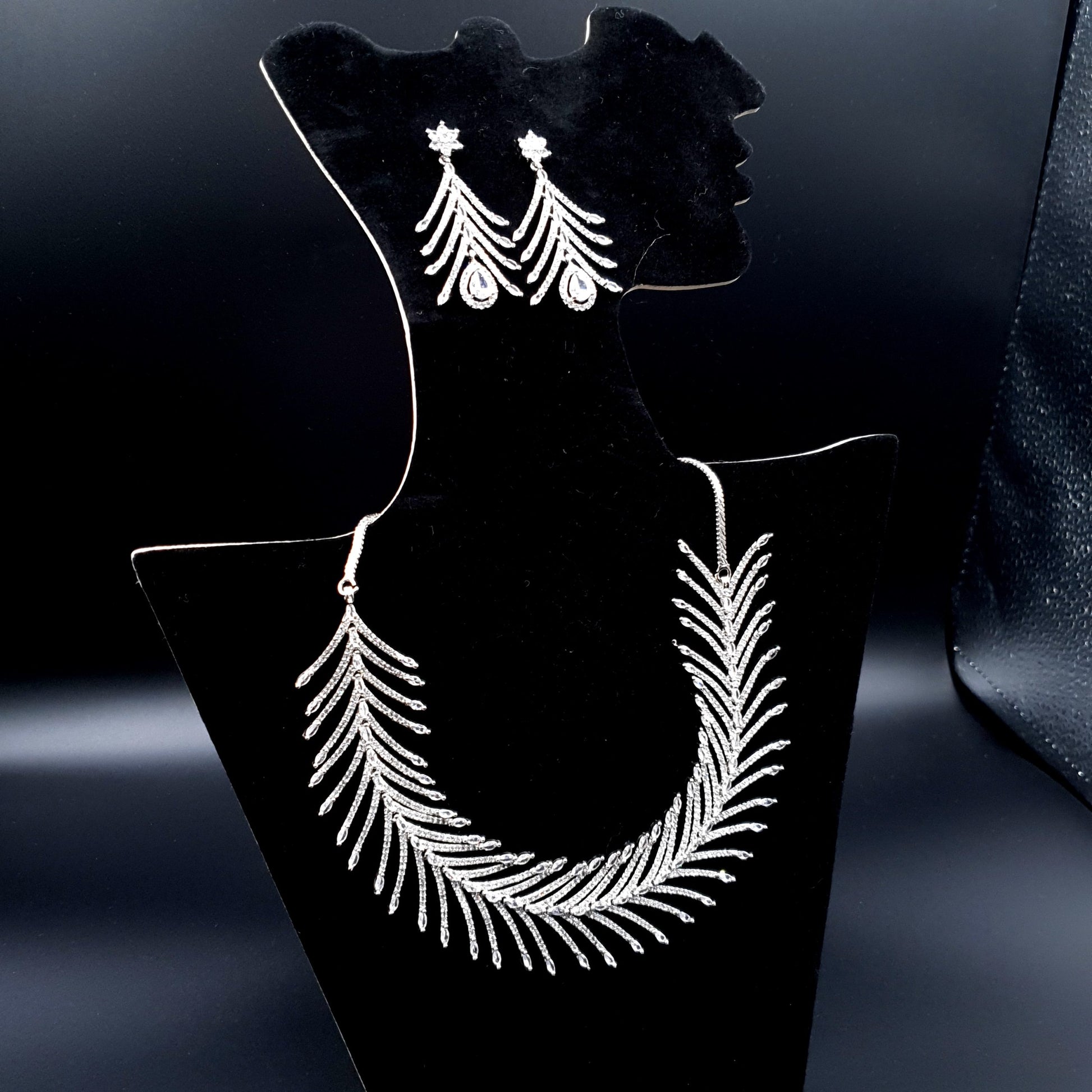 BRIDEL & PARTY WEAR SILVER NEKLACE SET (NEKLACE & EAR RINGS) image 4