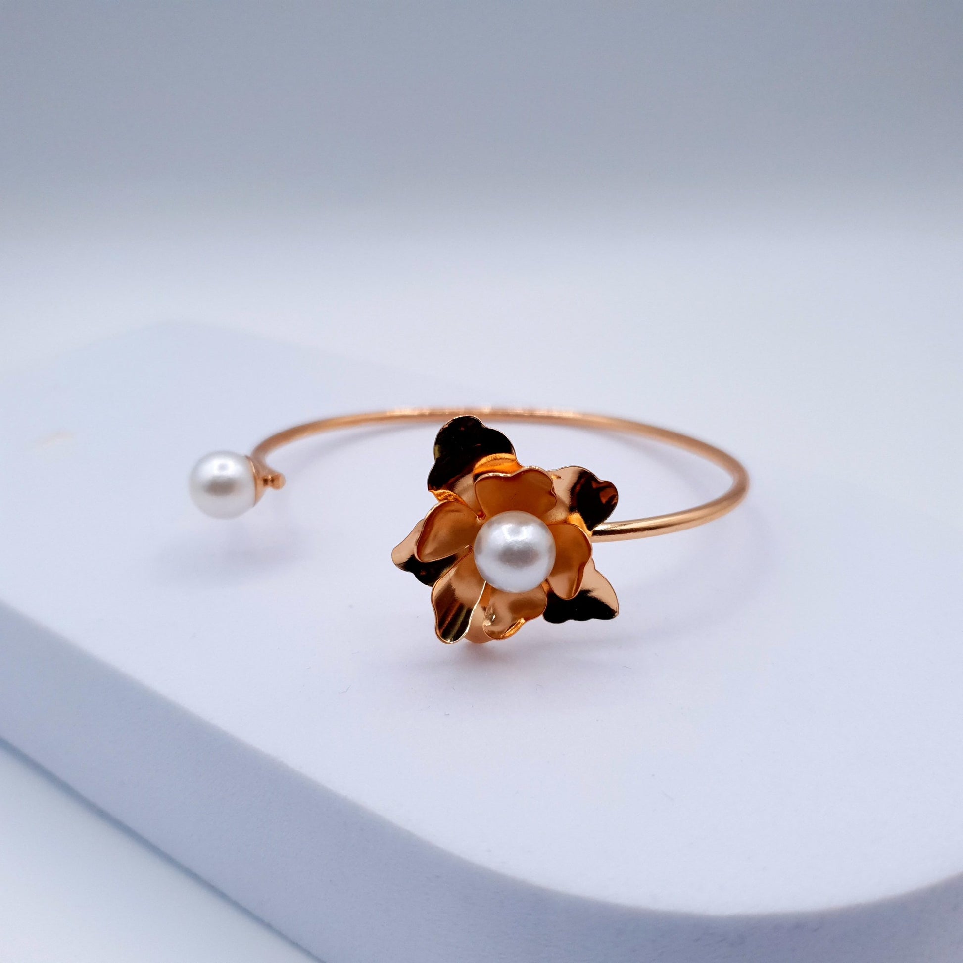 FLOWER PEARLED BRACELET image 2
