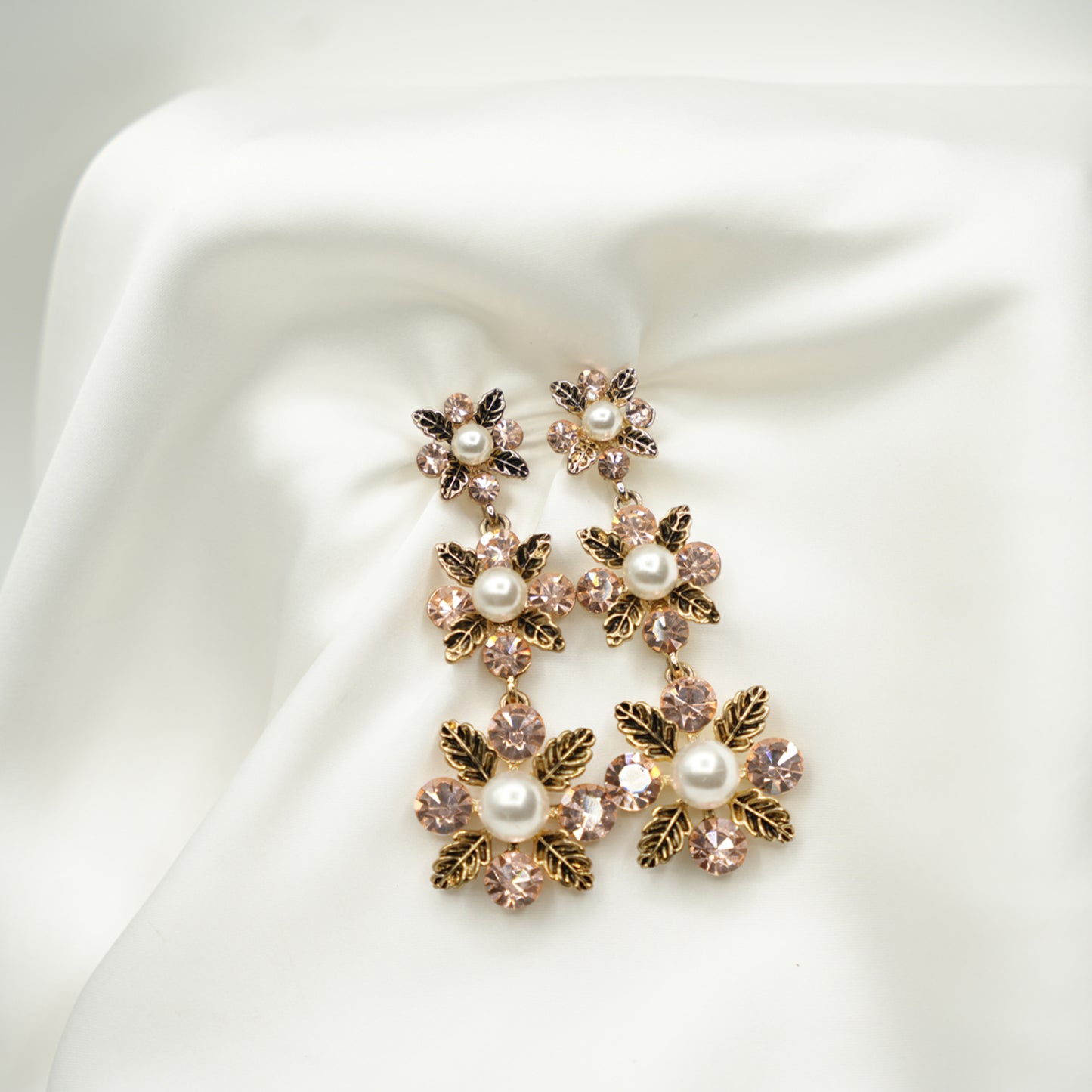 THREE FLOWER LAYER PEARL image 2