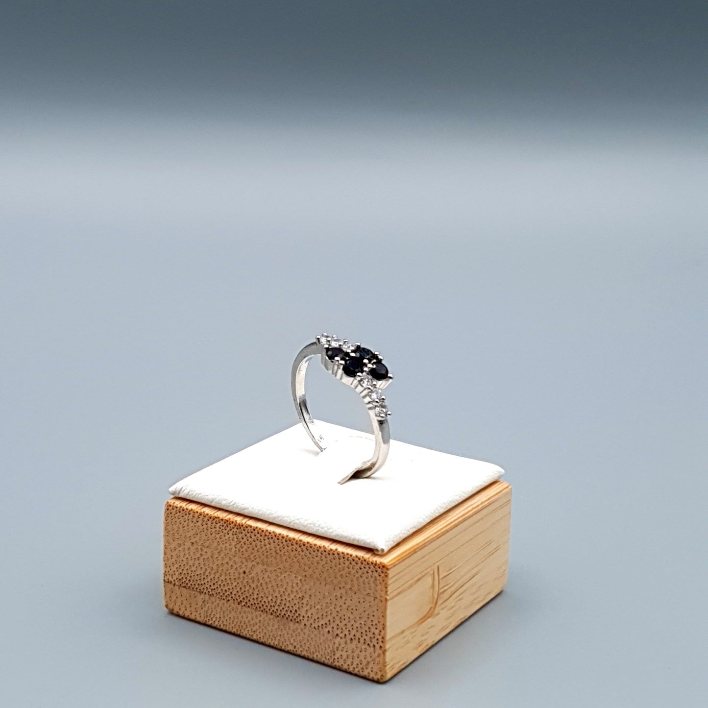 SIMPLE BEAUTIFUL RING image 2