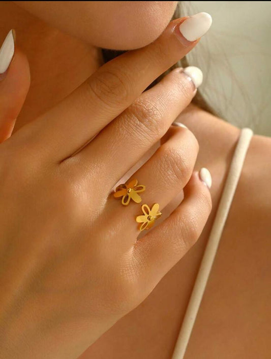 Stainless Steel Flower Design Gold Finger Ring Material: Stainless Steel image 1