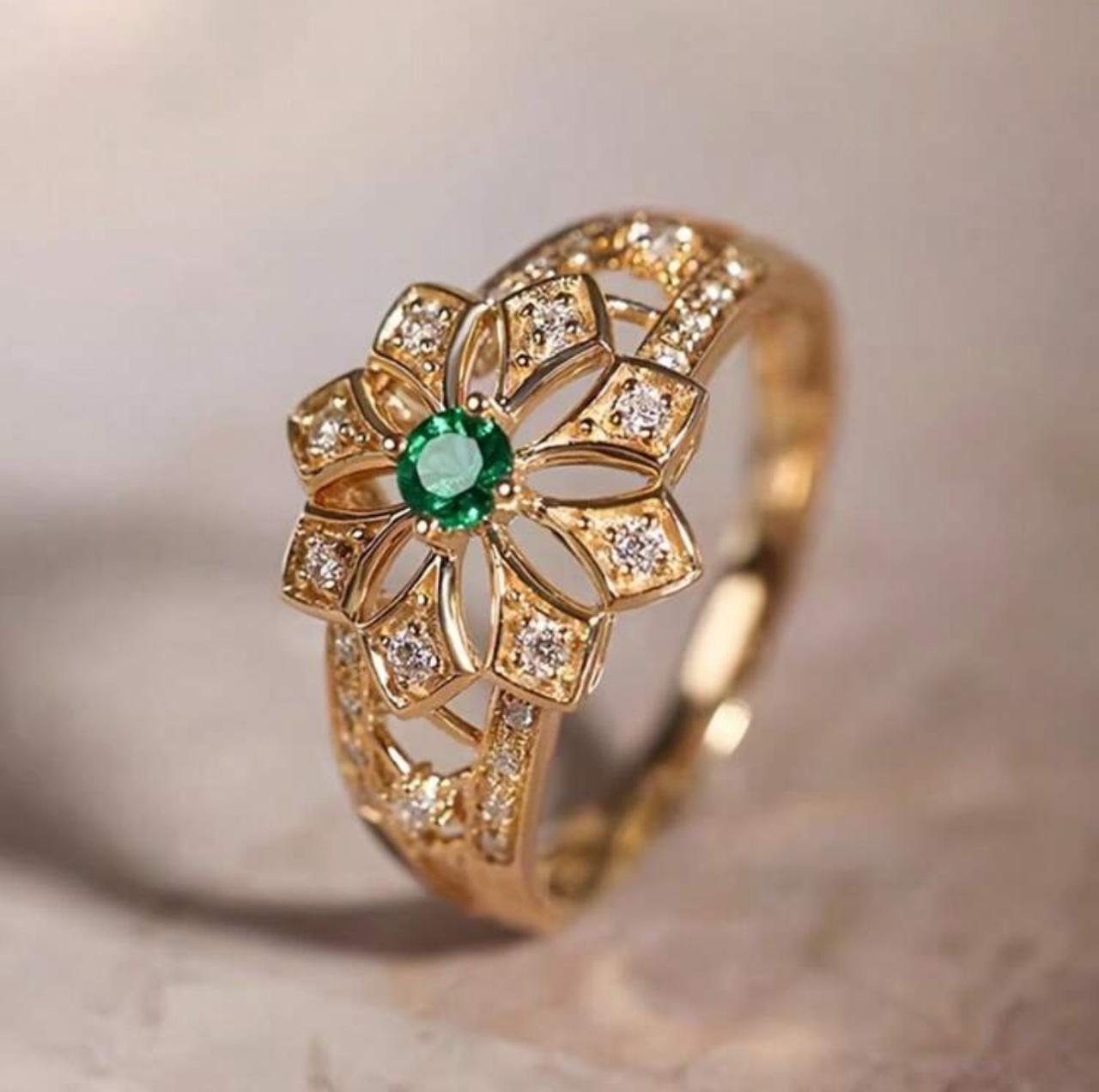 VINTAGE HOLLOW OUT ROUND SHAPED SYNTHETIC GREEN TOPAZ FLOWER RING image 3