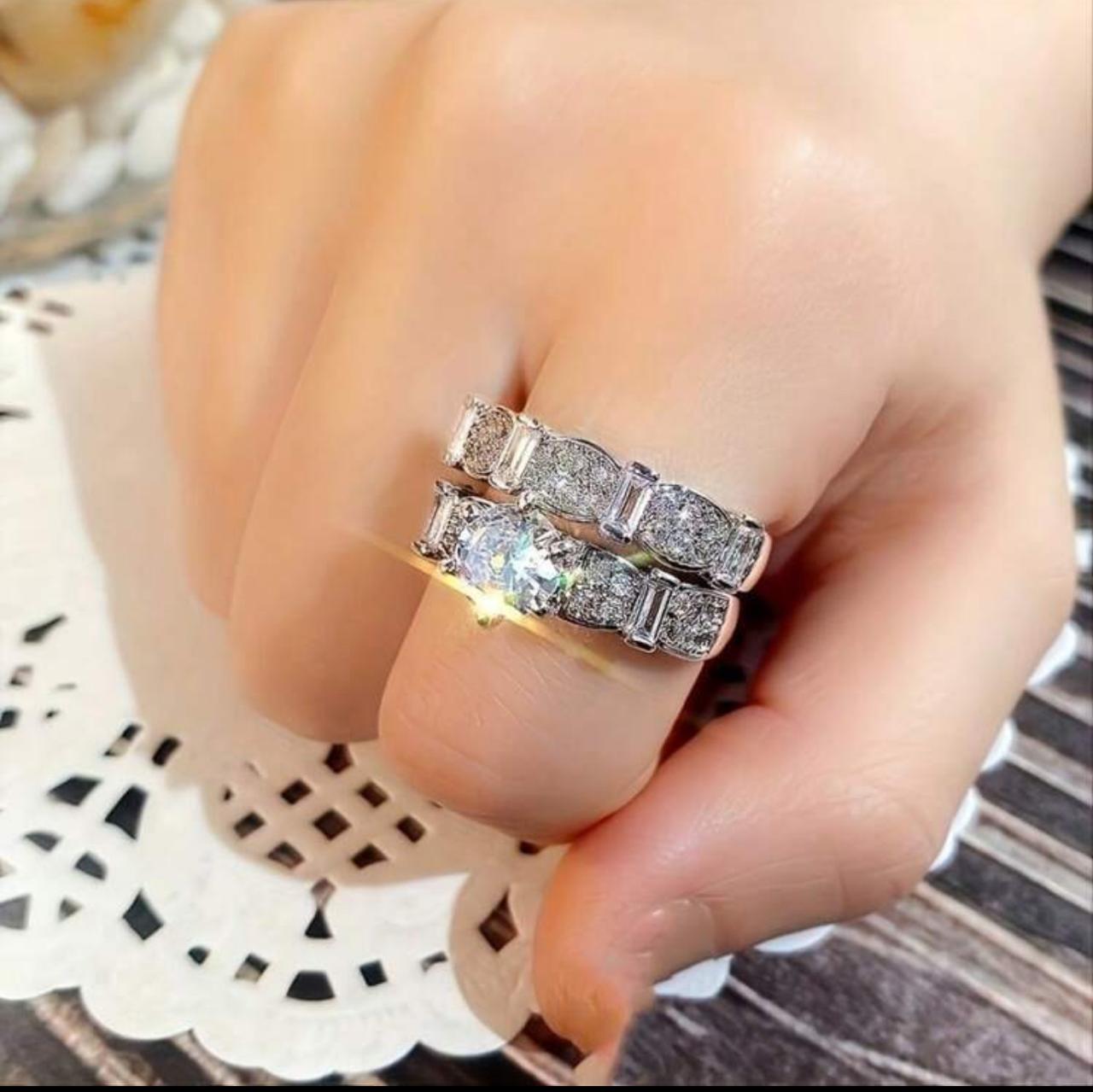 LUXURIOUS ROUND CUT WHITE CUBIC ZIRCONIA PARTY RING image 4