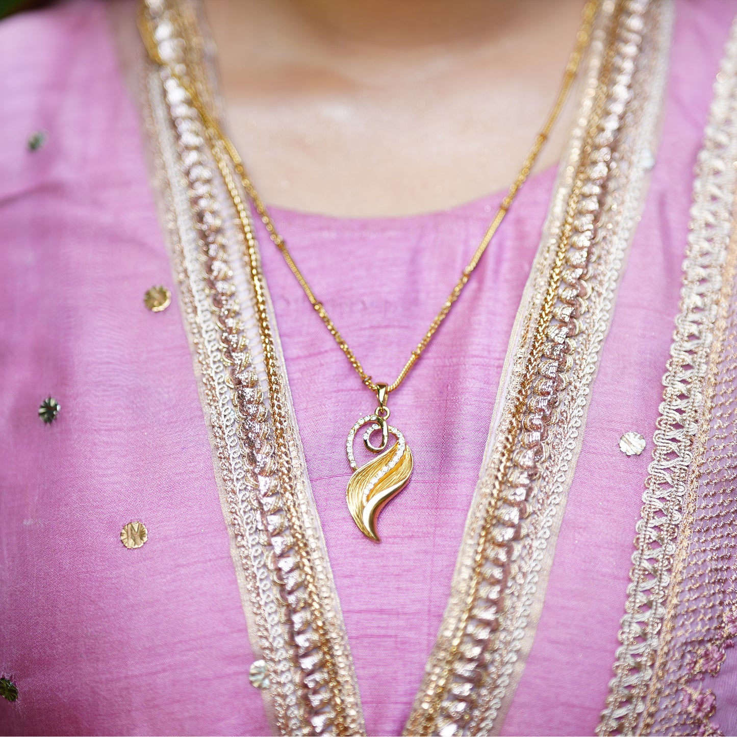 HEART LEAVE GOLDEN WITH CHAIN image 2