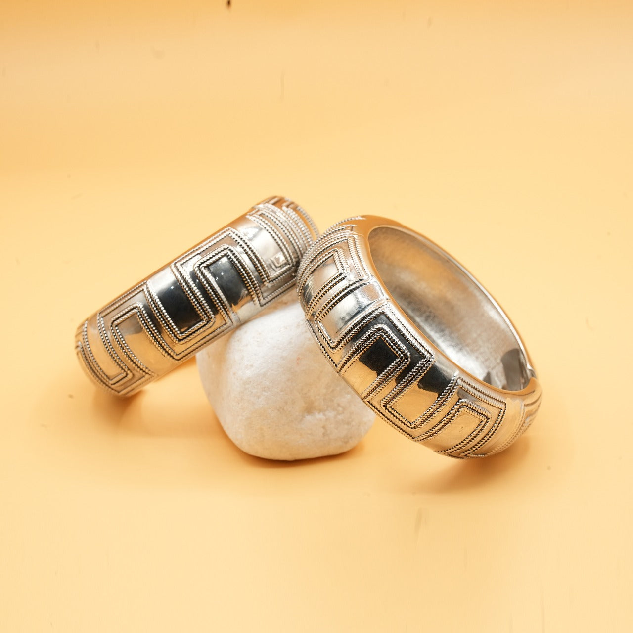 High-quality copper alloy with a silver-tone finish, ensuring durability and a polished look. (Openable) image 3