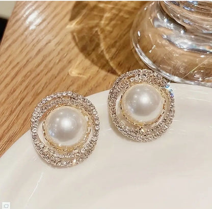 Light Luxury Fashion Wrapped Pearl Studs image 4