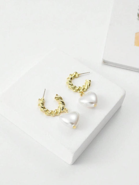 PEARL HEART SHAPED DANGLE image 0