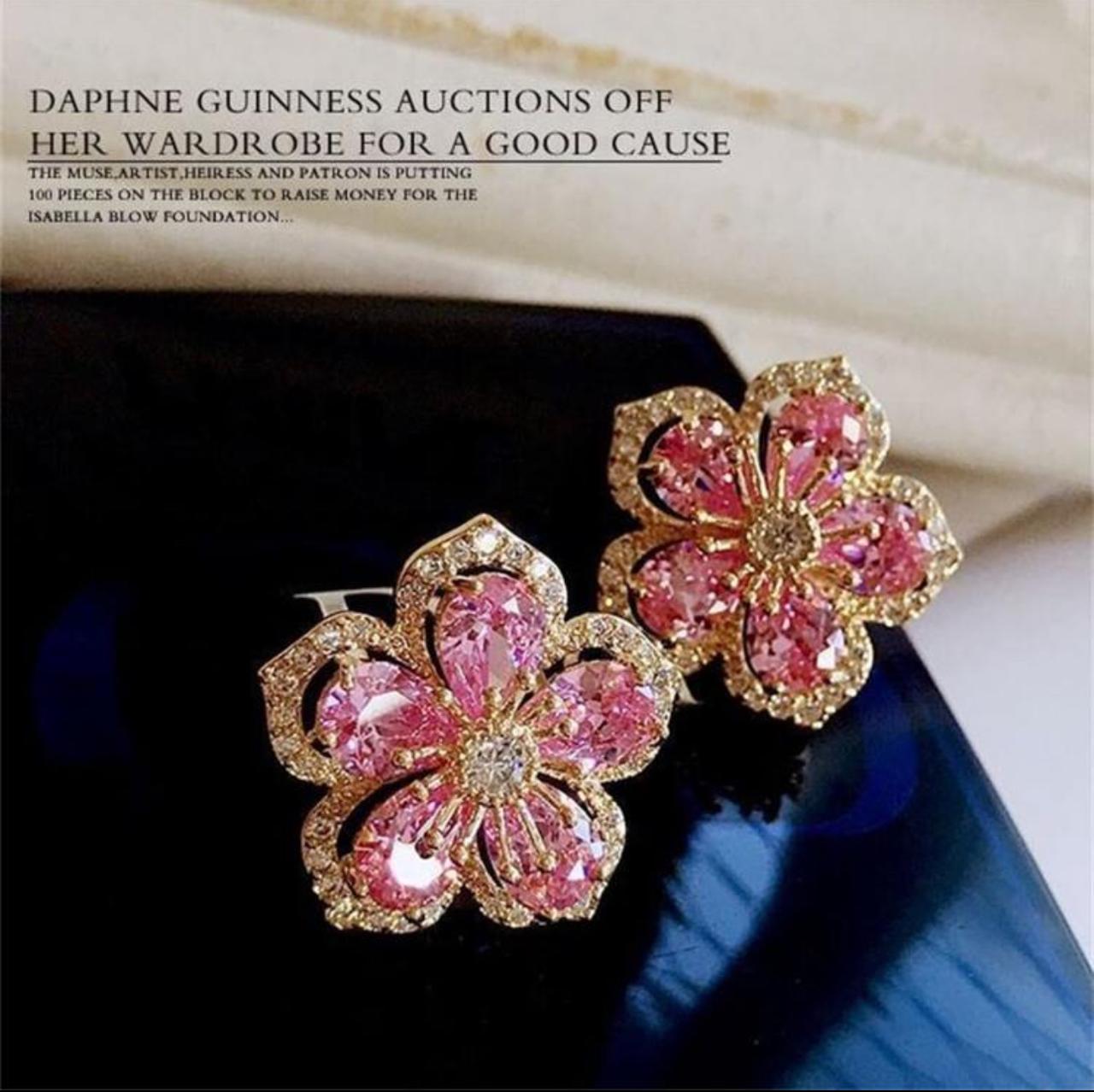 Flower Stud Earrings With Shiny Rhinestone image 2