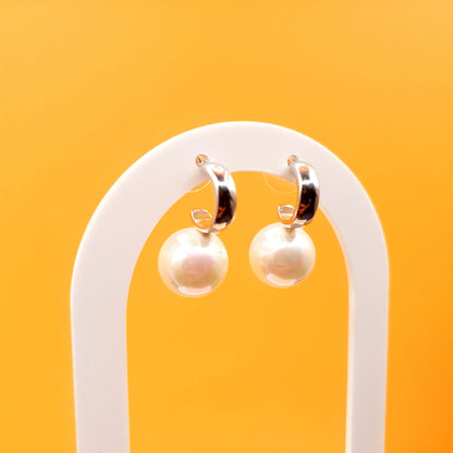 3-D TEAR DROP CRYSTAL STUD image 2