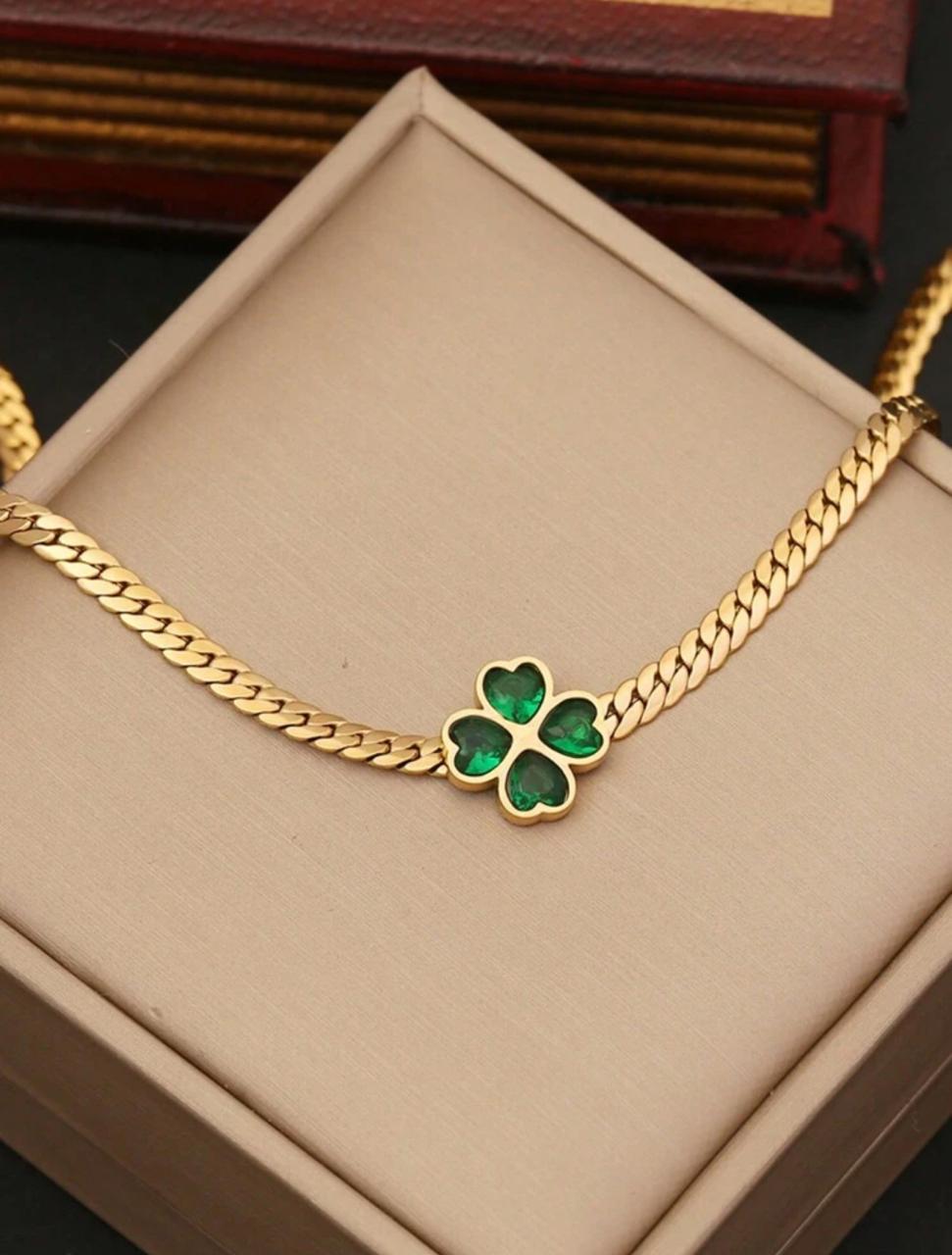 ELEGANT GREEN HEART CUBIC ZIRCONIA SET WITH FLOWER ACCENTS image 0