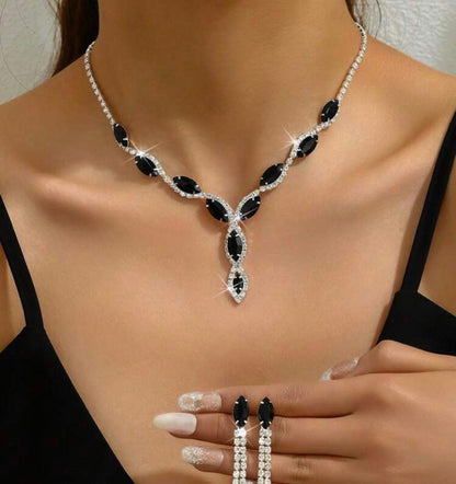 BLACK CRYSTAL NEKLACE SET image 3