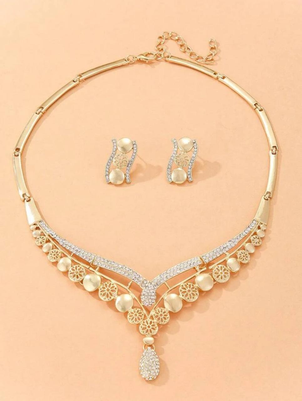 V-SHAPED NEKLACE SET image 3