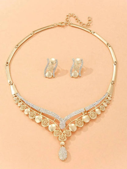 V-SHAPED NEKLACE SET image 3