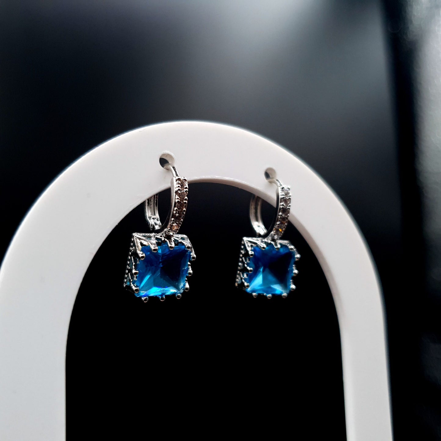 SQUARE EAR HOOPS (BLUE) image 0