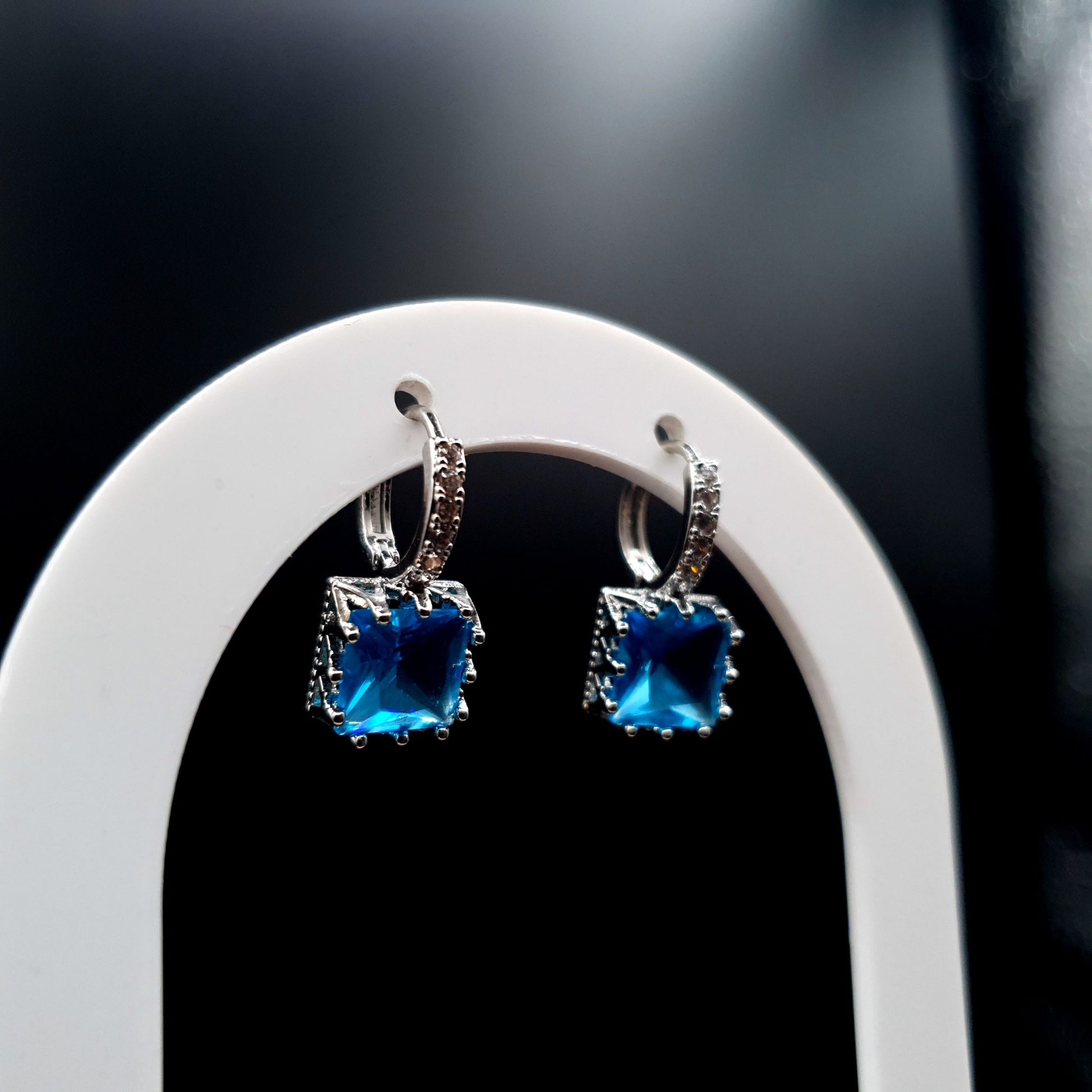SQUARE EAR HOOPS (BLUE) image 0