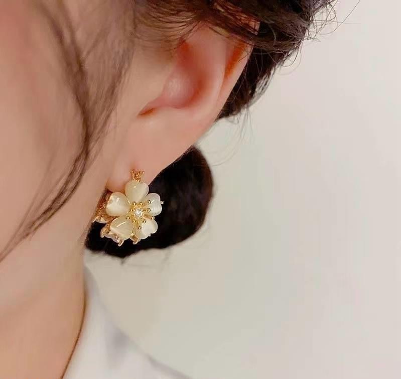 FLOWER PEARL HOOPS image 2