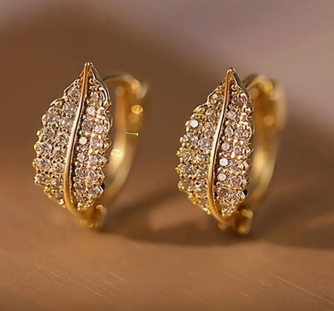 Elegant Leaf-Inspired Cubic Zirconia Hoop Earrings for Women image 2
