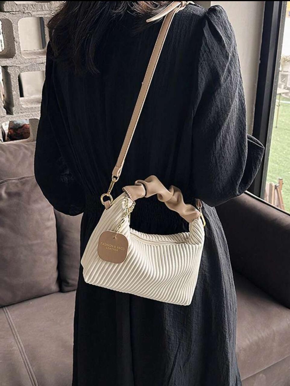 Mini Simple Pleated Woven and Portable Shoulder Zipper Handbag image 6
