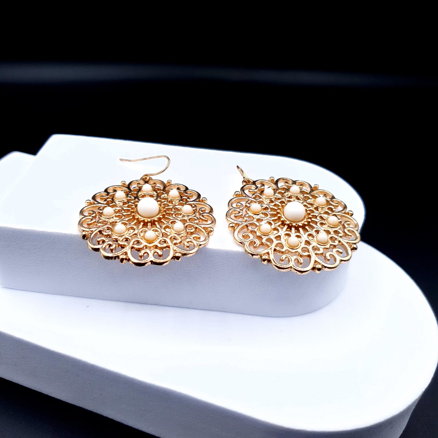 GOLDEN WHITE PEARLS image 0