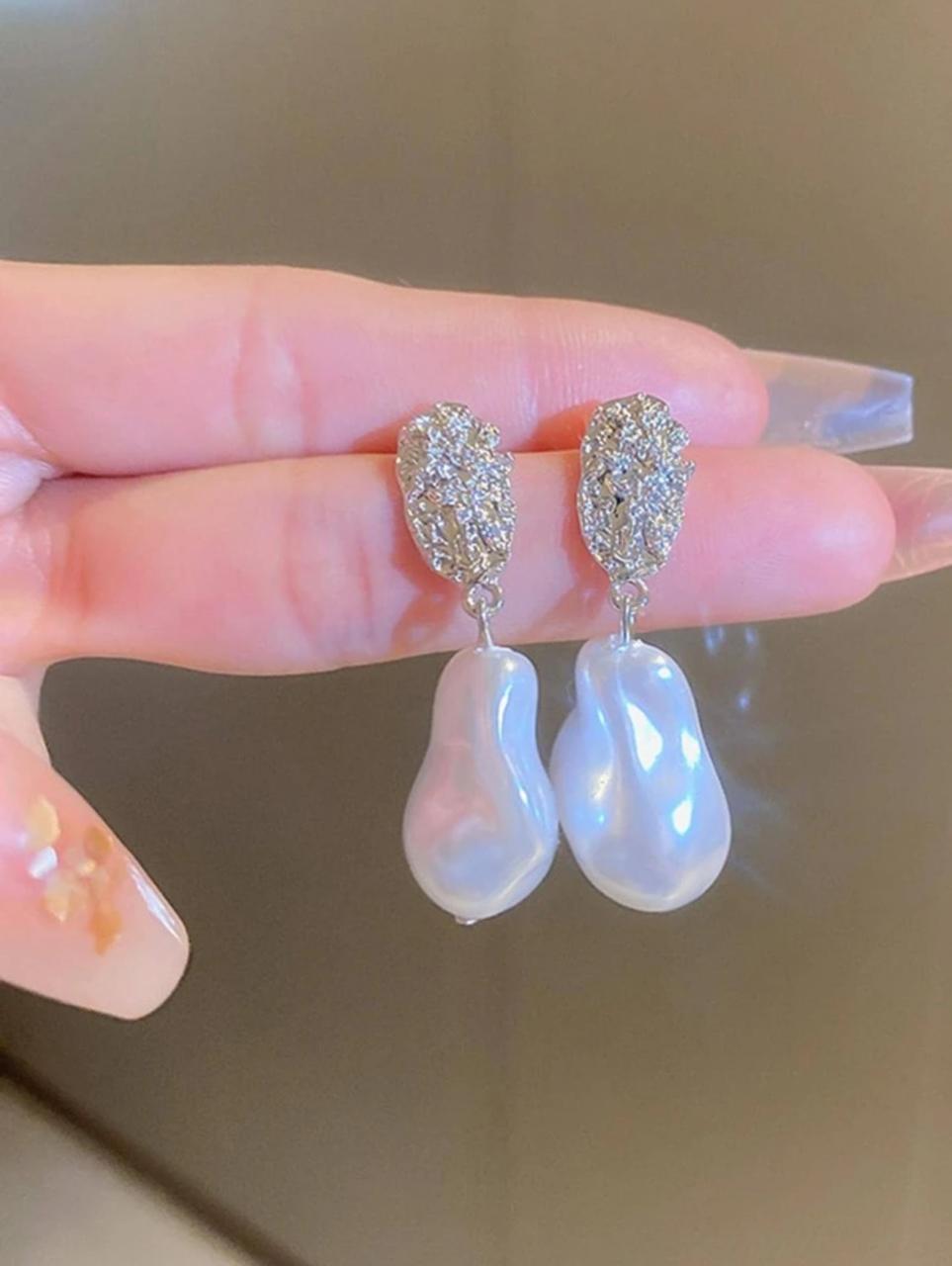 FAUX PEARL DÉCOR DROP image 9