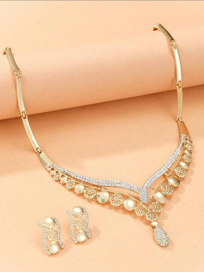 V-SHAPED NEKLACE SET image 1