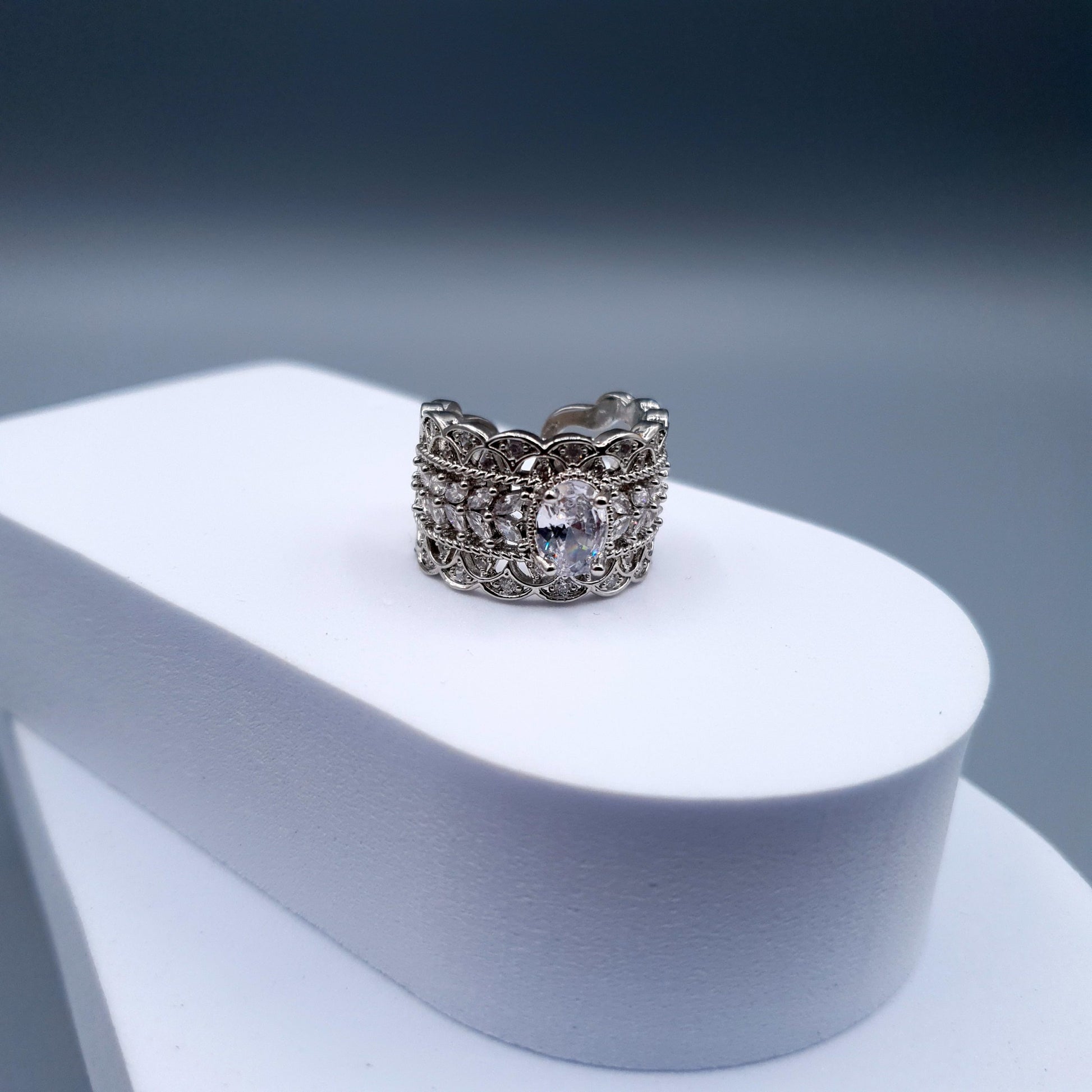 SILVER WHITE RING image 4