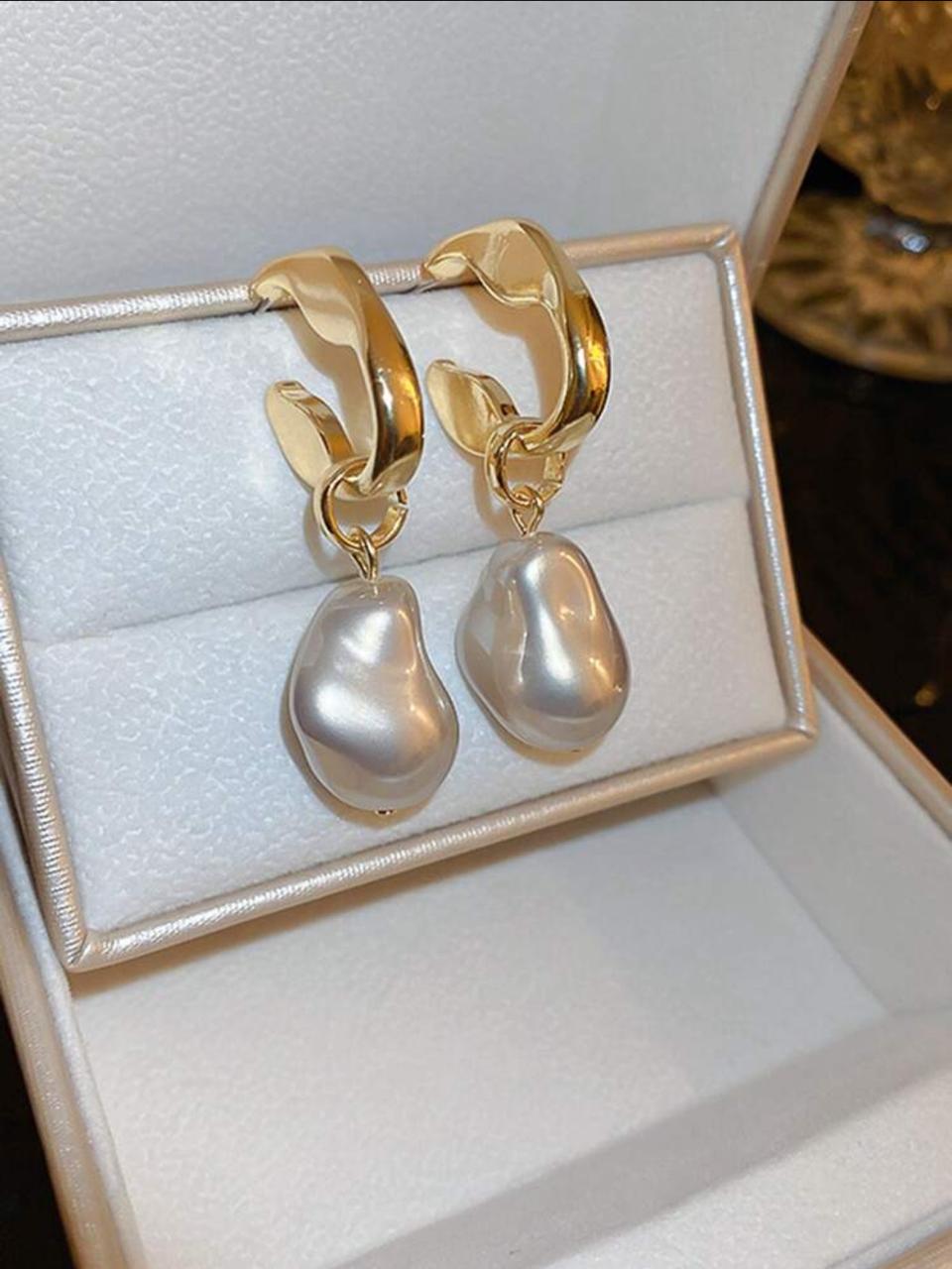 FAUX PEARL DÉCOR DROP - Shiny Golden image