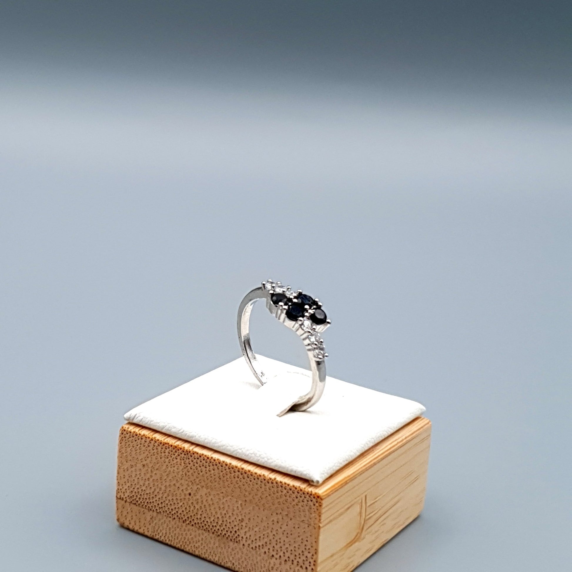SIMPLE BEAUTIFUL RING image 1