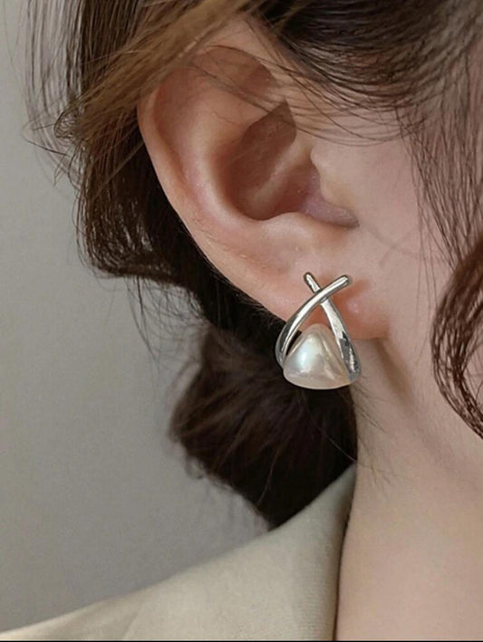 FAUX PEARL FISH SHAPED ELEGANT STUD image 1