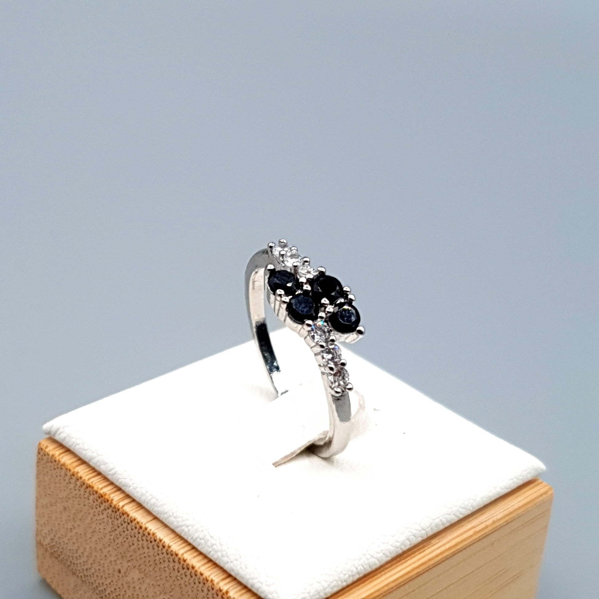 SIMPLE BEAUTIFUL RING image 3