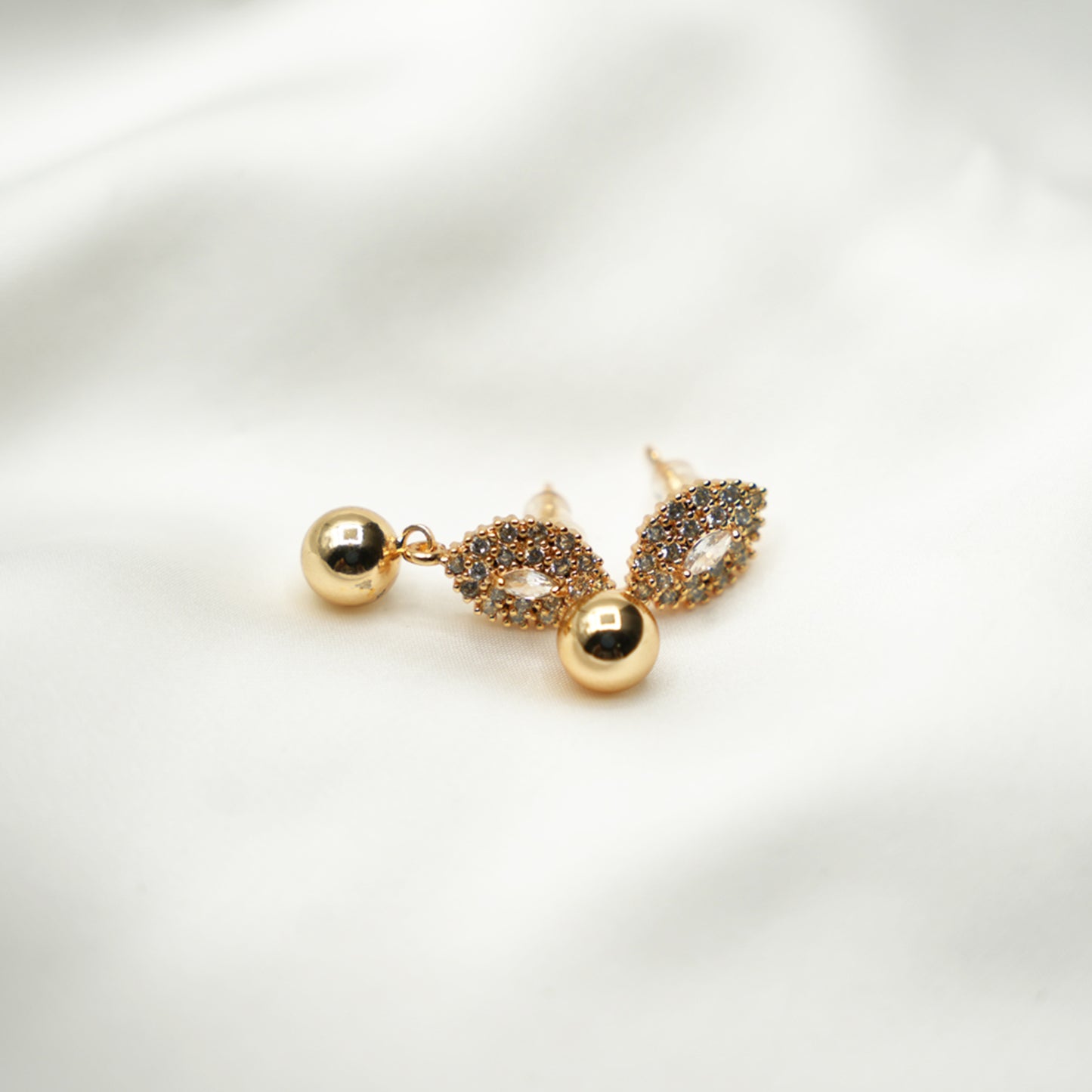 GILDED DROP EAR RINGS image 2