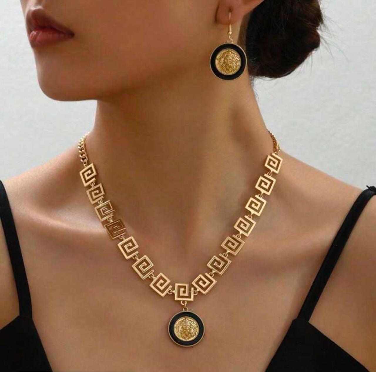 EVERYDAY ELEGANCE, NEKLACE AND EARRINGS SET image 2