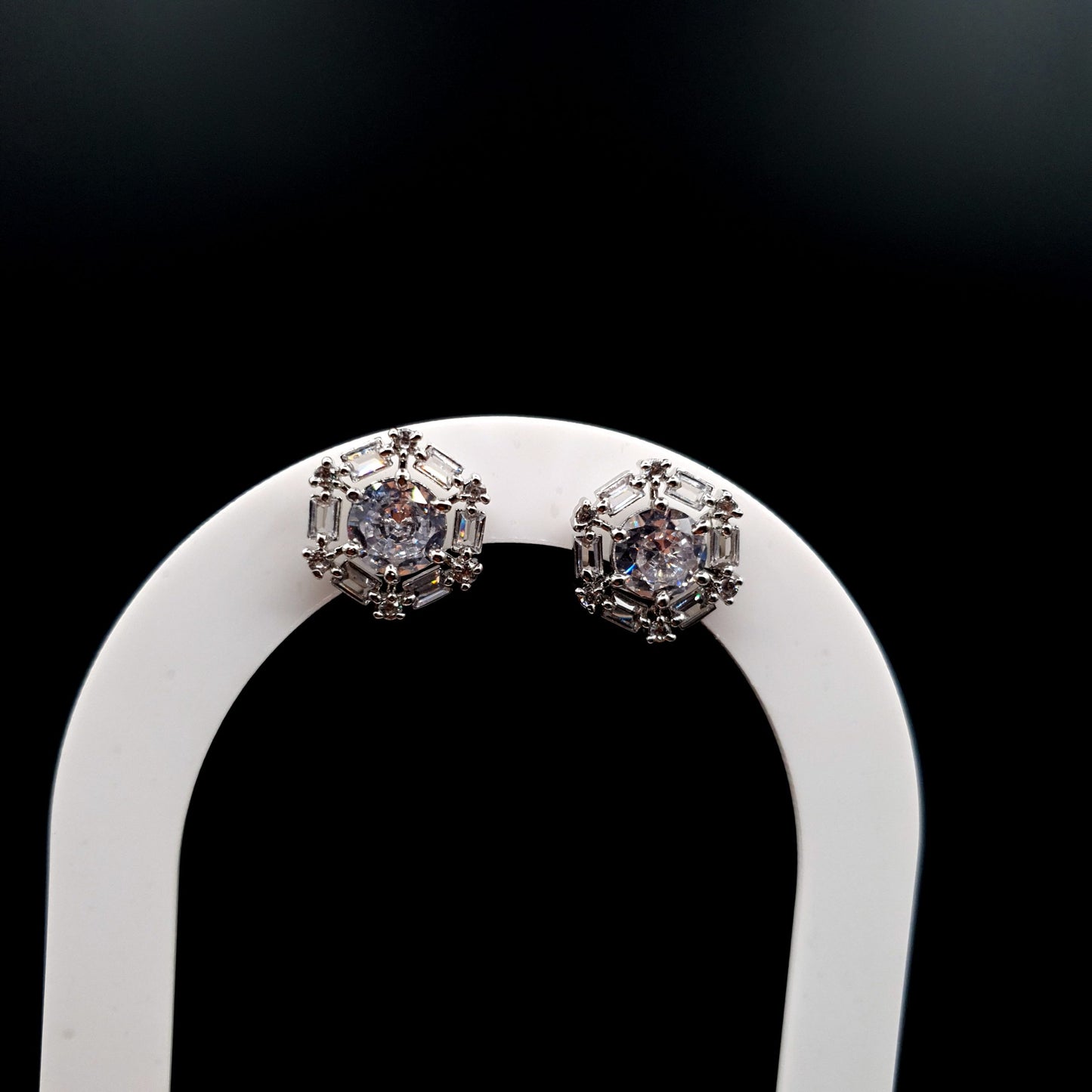 ROUND STYLE- SILVER & A PINK - Shiny Silver image