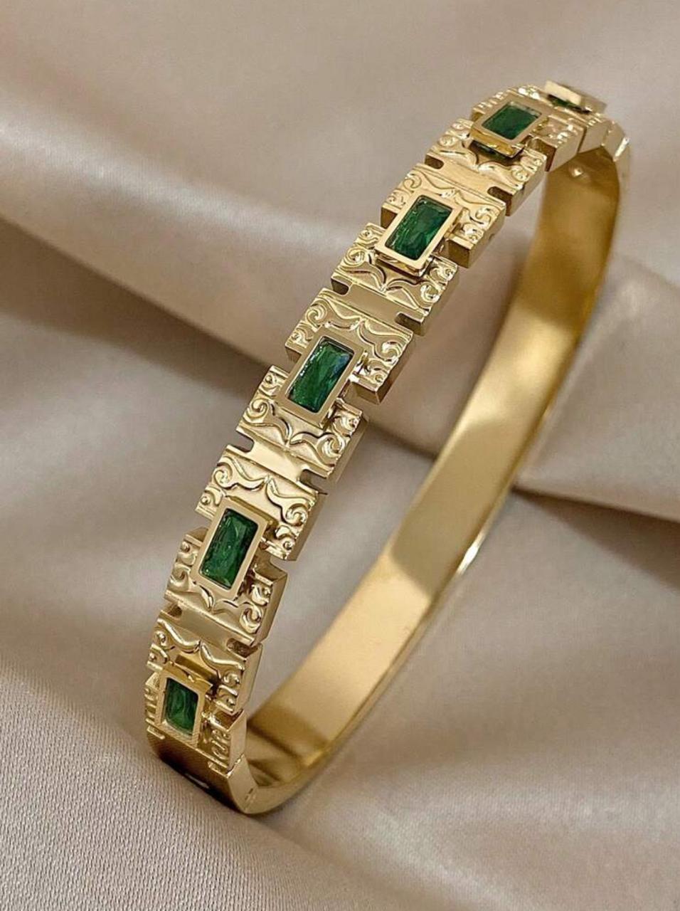 RETRO GOLD CUFF BRACELET image 2